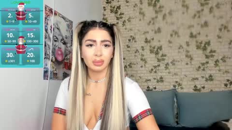 Snapshot of belle_hallle chatting on December 15, 5:42 pm LucyJelly online show from December 15, 5:42 pm