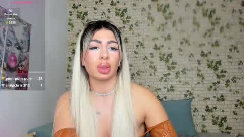 Snapshot of belle_hallle chatting on January 17, 4:57 pm LucyJelly online show from January 17, 4:57 pm