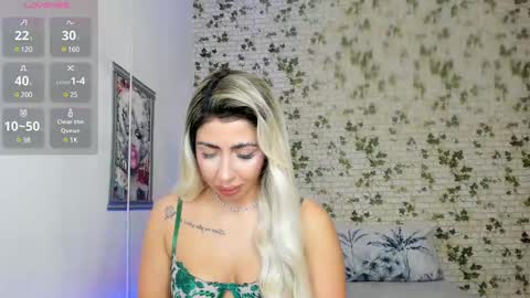 Snapshot of belle_hallle chatting on March 11, 3:12 pm LucyJelly online show from March 11, 3:12 pm