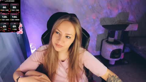 Your Annabelle Wolf  online show from December 3, 11:55 am