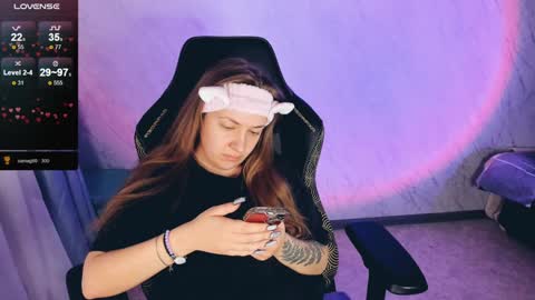 Your Annabelle Wolf  online show from February 3, 2:45 pm