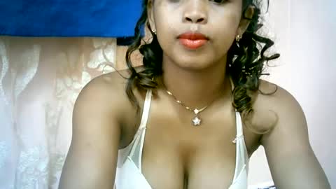 Snapshot of bellibellah chatting on June 15, 5:42 am BelliBellah online show from June 15, 5:42 am
