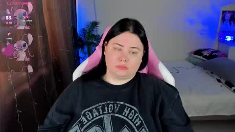 LinaBoo online show from November 12, 5:41 am