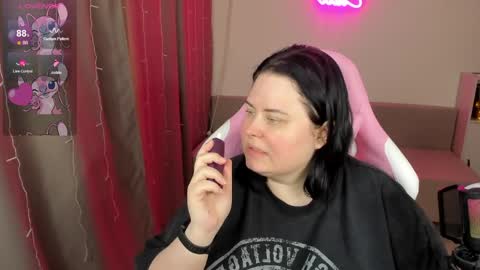 LinaBoo online show from April 3, 7:50 am