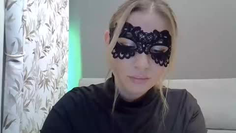 Demi Moore online show from January 27, 7:35 pm