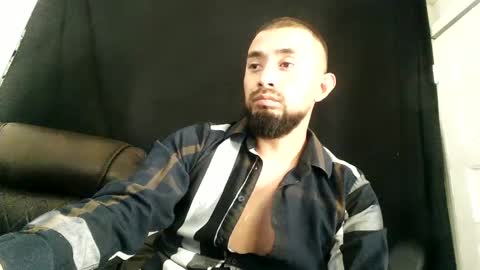 Snapshot of bemysecrett chatting on December 11, 10:03 am bemysecrett online show from December 11, 10:03 am