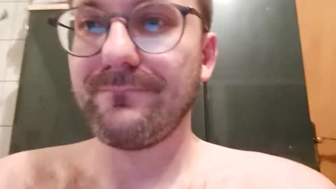 Snapshot of ben00189 chatting on October 28, 6:43 pm ben00189 online show from October 28, 6:43 pm