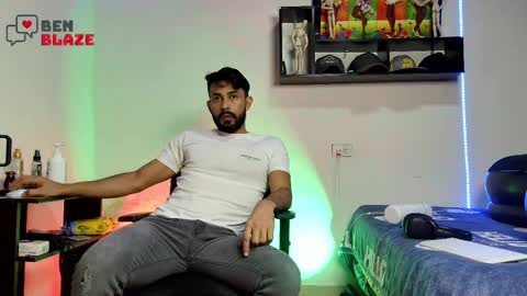 Snapshot of ben_blaze chatting on December 30, 12:54 am BEN online show from December 30, 12:54 am
