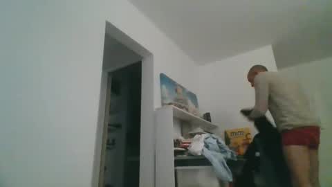 Snapshot of benbare13 chatting on December 3, 7:11 pm benbare13 online show from December 3, 7:11 pm