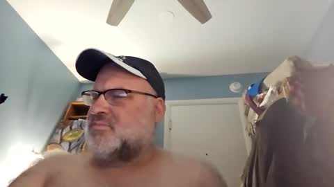 Snapshot of bendavewill chatting on December 4, 10:24 am Bendavewill online show from December 4, 10:24 am