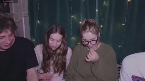 Snapshot of benevolently chatting on February 3, 6:13 pm KENDALL NATHAN online show from February 3, 6:13 pm