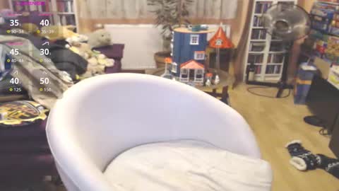 Snapshot of benijamin chatting on October 23, 8:57 am benijamin online show from October 23, 8:57 am