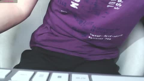 Snapshot of benijamin chatting on April 12, 8:47 pm benijamin online show from April 12, 8:47 pm