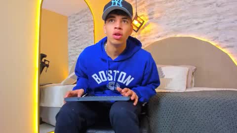 BENJAMIN online show from November 4, 1:10 pm