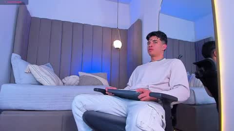 BENJAMIN online show from May 17, 3:37 am