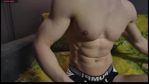 benjaminkarl02 online show from May 10, 3:17 pm