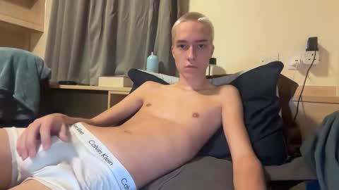 benji_j8 online show from November 9, 10:19 pm