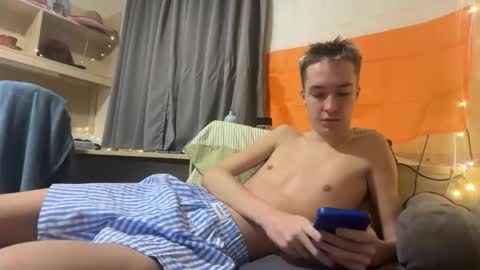 benji_j8 online show from March 4, 10:27 pm