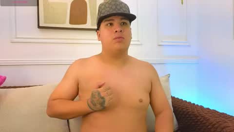 Snapshot of bennett_alejoo chatting on June 5, 7:08 pm bennett_alejoo online show from June 5, 7:08 pm