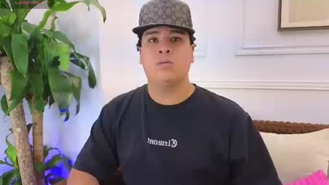 Snapshot of bennett_alejoo chatting on June 17, 6:31 pm bennett_alejoo online show from June 17, 6:31 pm