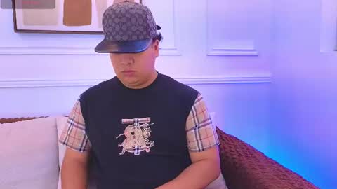 Snapshot of bennett_alejoo chatting on June 21, 6:10 pm bennett_alejoo online show from June 21, 6:10 pm