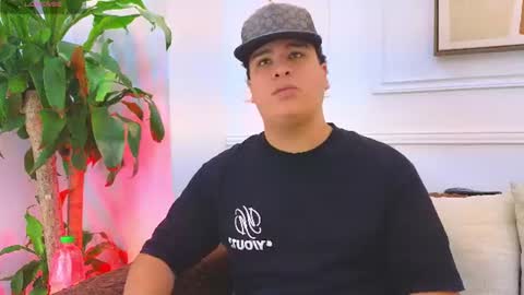 Snapshot of bennett_alejoo chatting on June 22, 6:27 pm bennett_alejoo online show from June 22, 6:27 pm