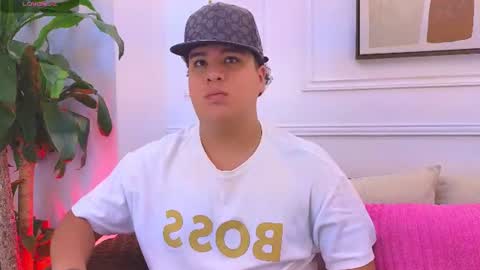 Snapshot of bennett_alejoo chatting on June 26, 7:07 pm bennett_alejoo online show from June 26, 7:07 pm