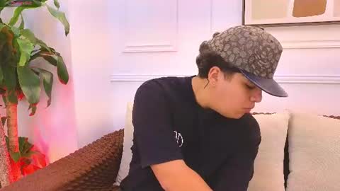 Snapshot of bennett_alejoo chatting on July 6, 8:00 pm bennett_alejoo online show from July 6, 8:00 pm