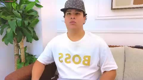 Snapshot of bennett_alejoo chatting on July 7, 6:45 pm bennett_alejoo online show from July 7, 6:45 pm