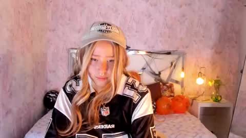 Snapshot of benny_wilson chatting on October 6, 3:37 am benny_wilson online show from October 6, 3:37 am