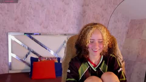 Snapshot of benny_wilson chatting on November 22, 4:11 am benny_wilson online show from November 22, 4:11 am