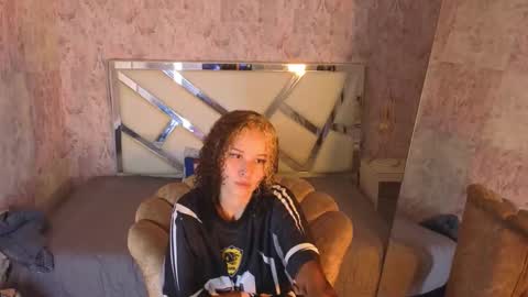 Snapshot of benny_wilson chatting on November 29, 8:23 pm benny_wilson online show from November 29, 8:23 pm