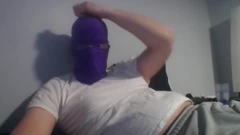 Snapshot of bennybueno chatting on March 3, 12:39 am bennybueno online show from March 3, 12:39 am