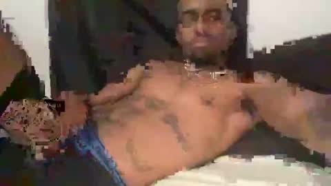 Snapshot of bentley_pov chatting on April 8, 11:27 pm bentley_pov online show from April 8, 11:27 pm