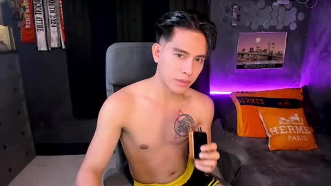 Snapshot of bentlyfuck chatting on December 15, 2:27 pm bentlyfuck online show from December 15, 2:27 pm