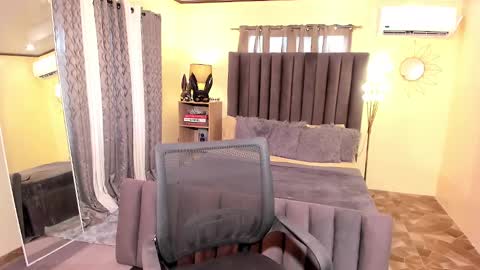 Snapshot of bentlyfuck chatting on March 5, 2:36 am bentlyfuck online show from March 5, 2:36 am