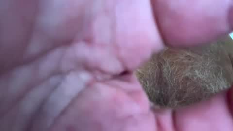 Snapshot of benz10001 chatting on January 5, 2:19 pm benz10001 online show from January 5, 2:19 pm