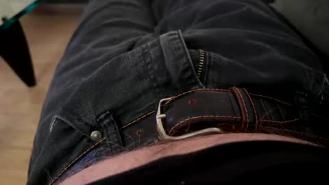 Snapshot of benz10001 chatting on January 19, 12:28 am benz10001 online show from January 19, 12:28 am