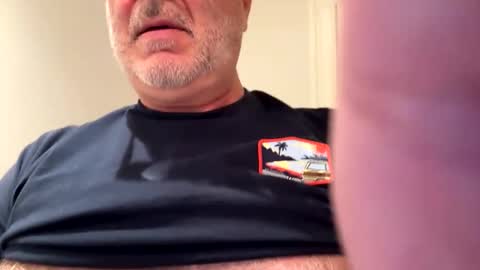 Snapshot of benz10001 chatting on January 31, 11:24 pm benz10001 online show from January 31, 11:24 pm