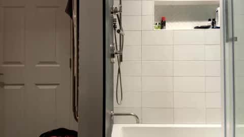 Snapshot of benz10001 chatting on September 20, 3:07 am benz10001 online show from September 20, 3:07 am