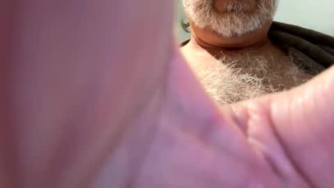 Snapshot of benz10001 chatting on October 17, 6:38 am benz10001 online show from October 17, 6:38 am