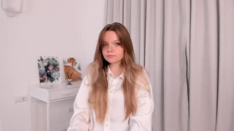 Julie online show from April 18, 6:23 pm