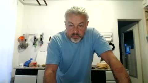 Snapshot of berg_boy chatting on October 5, 5:39 am Martin online show from October 5, 5:39 am