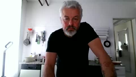 Snapshot of berg_boy chatting on November 29, 8:28 am Martin online show from November 29, 8:28 am