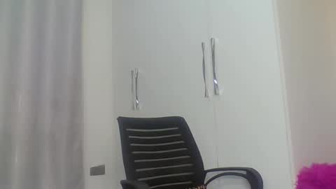 berryl online show from November 15, 7:10 pm