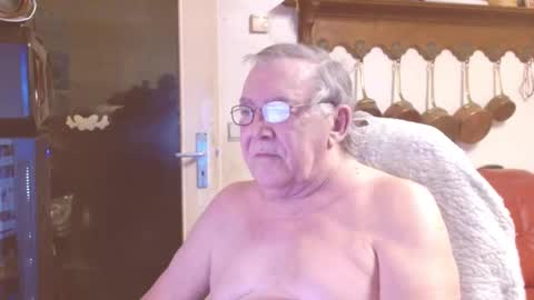 Snapshot of best127 chatting on February 5, 1:37 am jean online show from February 5, 1:37 am