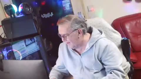 Snapshot of best127 chatting on March 3, 8:21 pm jean online show from March 3, 8:21 pm