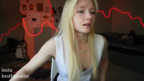 Snapshot of bestblondiiecb chatting on January 20, 5:16 pm Chloe Next stream on Friday online show from January 20, 5:16 pm