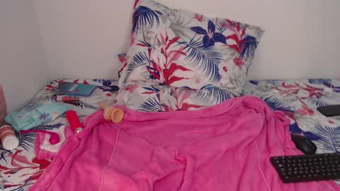 Snapshot of bethany__bigtits4 chatting on December 23, 7:06 am Bethany bigtits4s room online show from December 23, 7:06 am