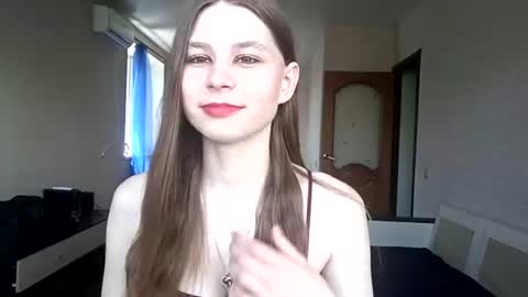 Snapshot of bethkallberg chatting on June 14, 9:00 am Leila online show from June 14, 9:00 am